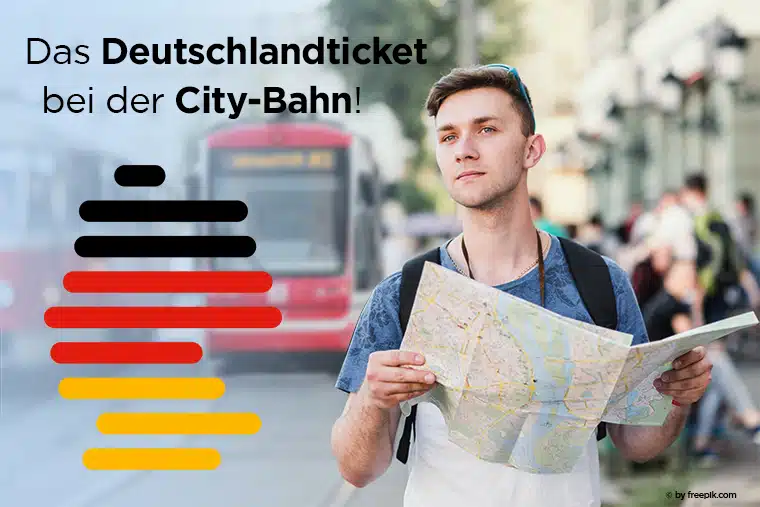 Collage: Ein Junger Mann hält einen Stadtplan in der Hand und sieht an der Kamera vorbei in die Ferne, hinter ihm ein Citylink im Stadtbereich und Menschen auf dem Gehweg, link neben ihm das Logo des Deutschlandtickets, Text: Das Deutschlandticket bei der City-Bahn!